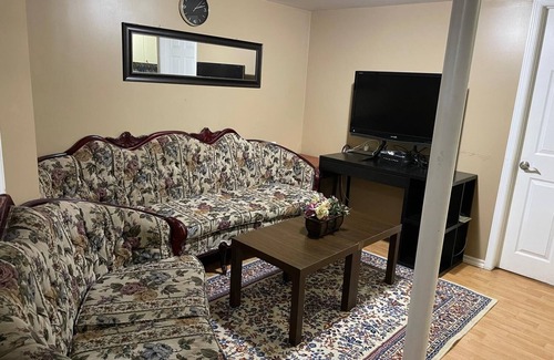 Meadowvale Village House | Fantastic Location - All amenities near by - 2 bed/1bath - fridge, full kitchen