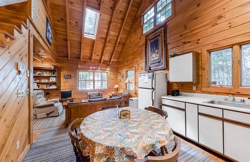 Wayne Cabin | Fantastic retreat close to lake with nearby boat access & private beach - dog OK