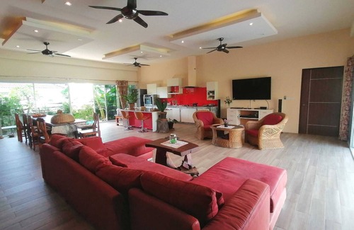 Hin Lek Fai Villa | Fantastic 4-bed pool villa flooded with light and air