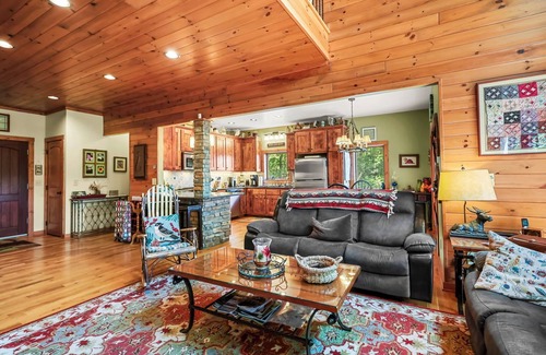 Buck Mountain House | Fantastic Views, Custom 5 BR Home, 5 min to Town, Shopping, Dining, Hiking, More