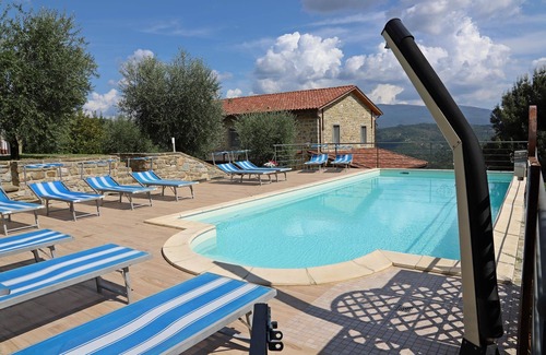 Talla Villa | Fantastic villa with private swimming pool and tennis court in Tuscany
