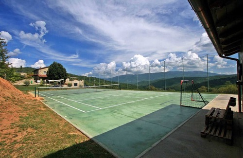 Talla Villa | Fantastic villa with private swimming pool and tennis court in Tuscany