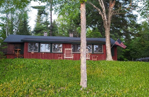Gould City Cabin | Far Cast Lodge aka the Whitetail-lakefront, privacy & old-time charm - Curtis MI
