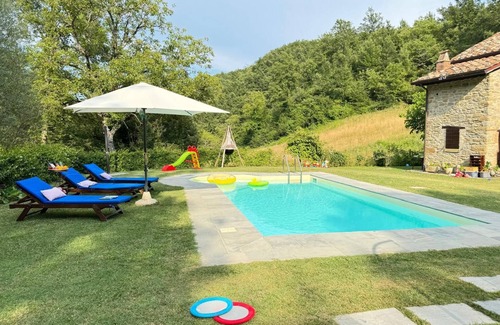 Monte Santa Maria Tiberina House | Farmhouse immersed in the woods