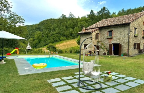 Monte Santa Maria Tiberina House | Farmhouse immersed in the woods