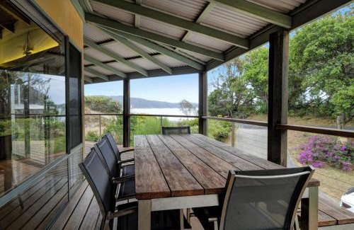 Seal Rocks House | Far Shore