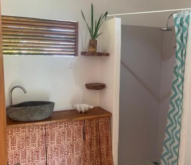 Teahupoo Ski Chalet | Fare lei , bungalow en toute simplicité