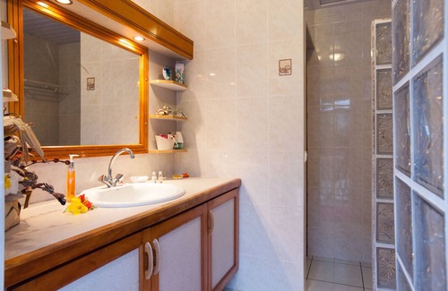 Faaa Bed & Breakfast | FAREHAU est situé à FAAA à proximité de l'aéroport