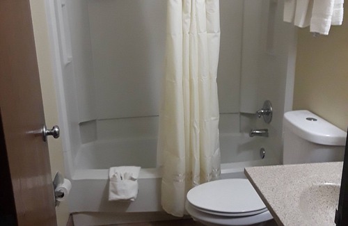 Faribault Hotel | Faribault Hometown Inn & Suites
