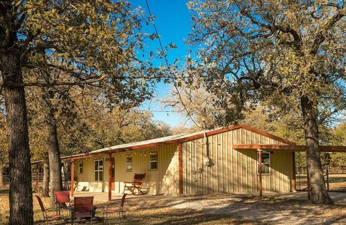 Waco House | Farm Cottage on Homestead 20 min to Waco