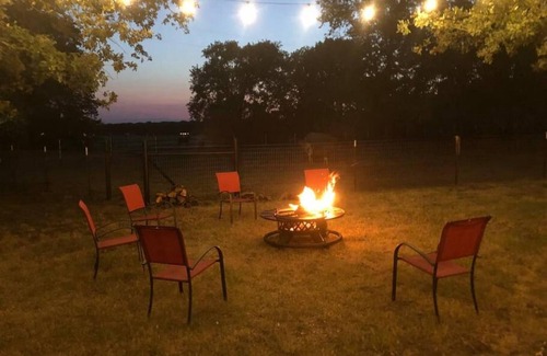 Waco House | Farm Cottage on Homestead 20 min to Waco