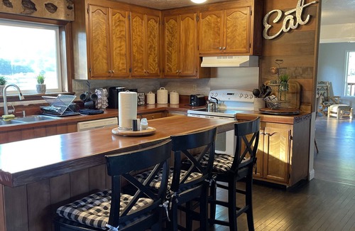 Klamath House | FARM HOUSE ON ACREAGE IN THE REDWOODS