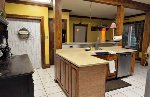 Minesing House | Farm House Resort Pool and Hot Tub