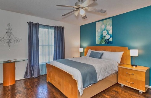 Durant House | Farm House Retreat - Park your RV - Camp in Style!