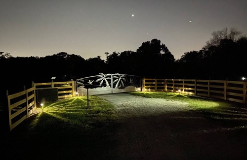 Land O' Lakes House | Farm Tranquility Close to Beaches, Busch Gardens & Tampa Bustle