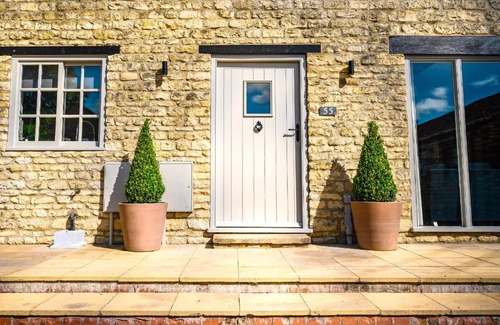 Dunholme House | Farmcourt Barn 55 Eastfield Lane