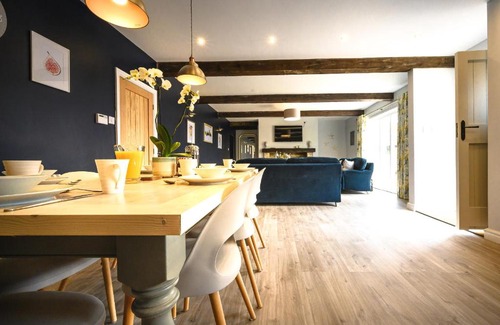 Dunholme House | Farmcourt Barn 55 Eastfield Lane