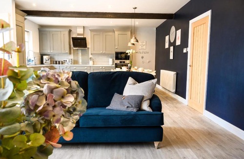 Dunholme House | Farmcourt Barn 55 Eastfield Lane
