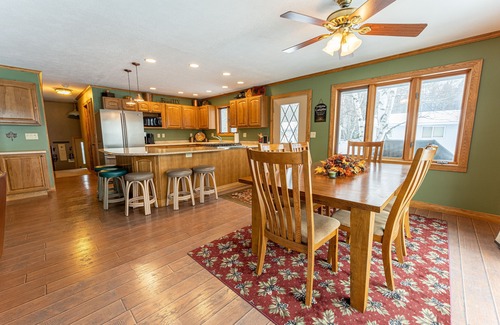 Grand Marais House | Farmer Lake Lodge: Fall Adventures Begin Here – Scenic Drives, Bonfires & More!