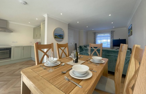 Keswick Cottage | Farmer's Retreat - sleeps 4 guests in 3 bedrooms