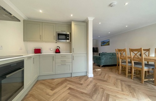 Keswick Cottage | Farmer's Retreat - sleeps 4 guests in 3 bedrooms