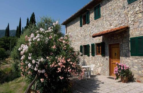 Quarrata House | Farmhouse abode with Pool and Tuscan Charm