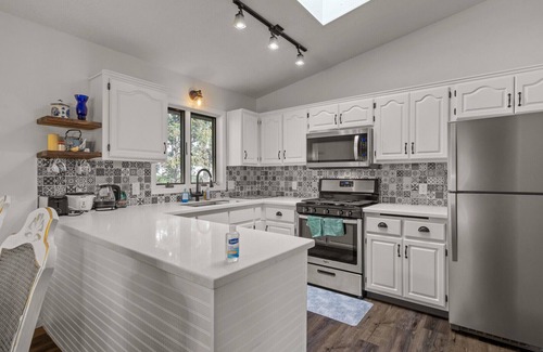 Rogers Other | FarmHouse and Cabin like SetUp on 15+Acres.Dogs OK.Great for Groups and Couples.