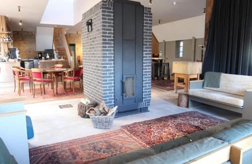 Woudsend House | Farmhouse by Frisian Lakes with Private Mooring
