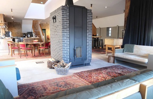 Woudsend House | Farmhouse by Frisian Lakes with Private Mooring