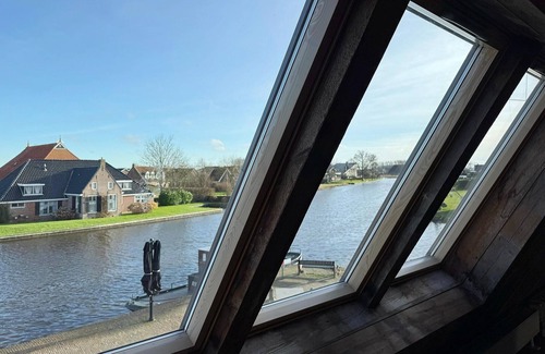 Woudsend House | Farmhouse by Frisian Lakes with Private Mooring