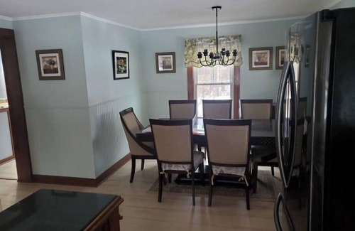 Raymond House | Farmhouse Chic in the ❤ of the Sebago Lakes Region