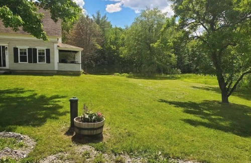 Raymond House | Farmhouse Chic in the ❤ of the Sebago Lakes Region