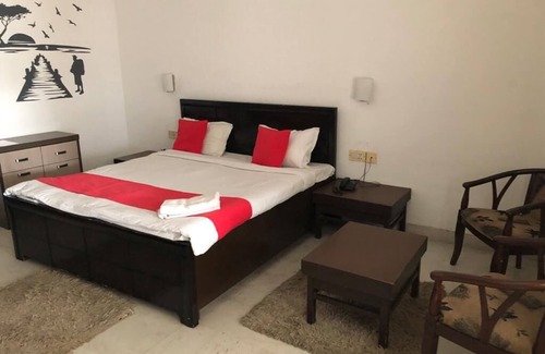 New Delhi Other | Farmhouse for Parties and Events - Lush Green Lawns