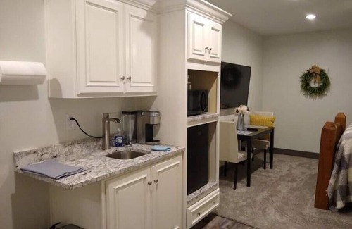 North Ogden Apartment | Farmhouse Guest Retreat w/huge jetted tub for 2n
