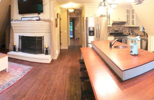 Gainesville House | Farmhouse in a Peaceful Paradise with Huge Hot tub