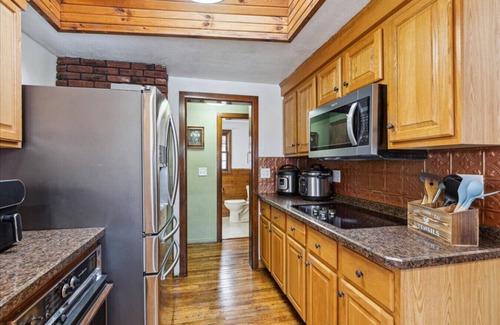 East Leroy House | Farmhouse in Battle Creek