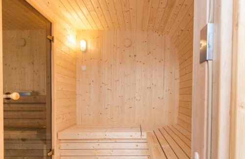 Bramberg am Wildkogel House | Farmhouse in Bramberg with Sauna & Ski Access