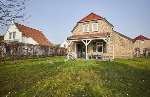 Roggel Villa | Farmhouse in Limburg with Sauna & Pool