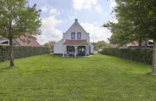 Roggel Villa | Farmhouse in Limburg with Sauna & Whirlpool