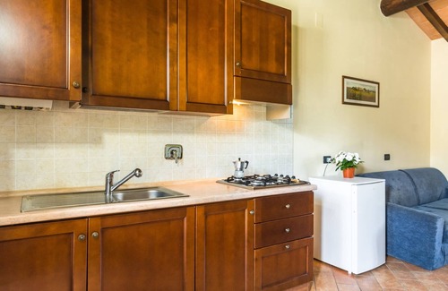 Ramazzano House | Farmhouse in Perugia with Hot Tub, Swimming Pool, Garden, BBQ