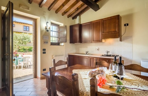 Ramazzano House | Farmhouse in Perugia with Hot Tub, Swimming Pool, Garden, BBQ