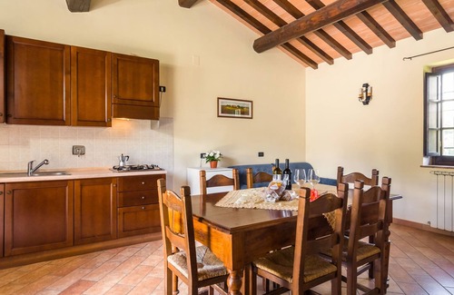 Ramazzano House | Farmhouse in Perugia with Hot Tub, Swimming Pool, Garden, BBQ