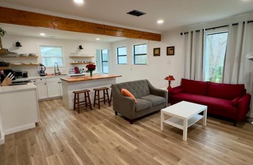 Taylor House | Farmhouse in Taylor, 4 min to Samsung campus