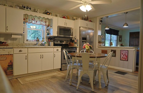 Lebanon Other | Farmhouse in the Country-Perfect Place to Relax and Enjoy Family and Friends!