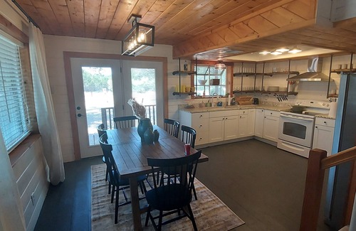 Graham Cabin | Farmhouse near the Lake