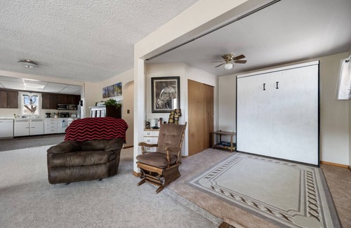 Belle Fourche House | Farmhouse Ranchette - Horses Welcome