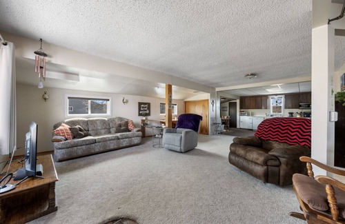 Belle Fourche House | Farmhouse Ranchette - Horses Welcome