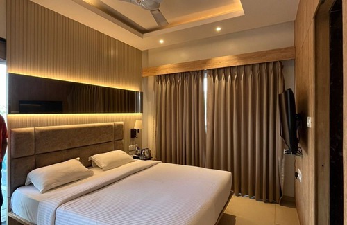 Malad West Hotel | Farmhouse Residency Malad