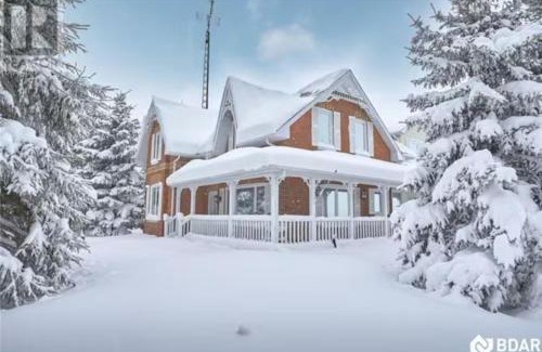 Minesing Apartment | Farmhouse Resort