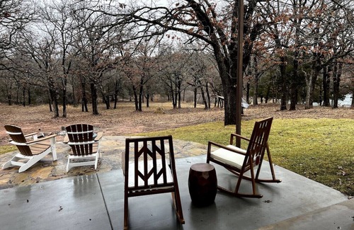 Oklahoma County Cabin | Farmhouse Retreat 2 bed 1 1/2 bath Arcadia